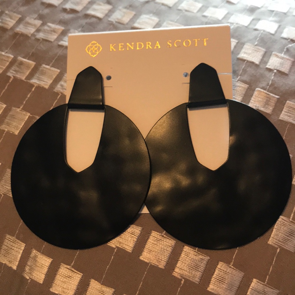 Quick Sale!! Kendra Scott Black Dianne Earrings